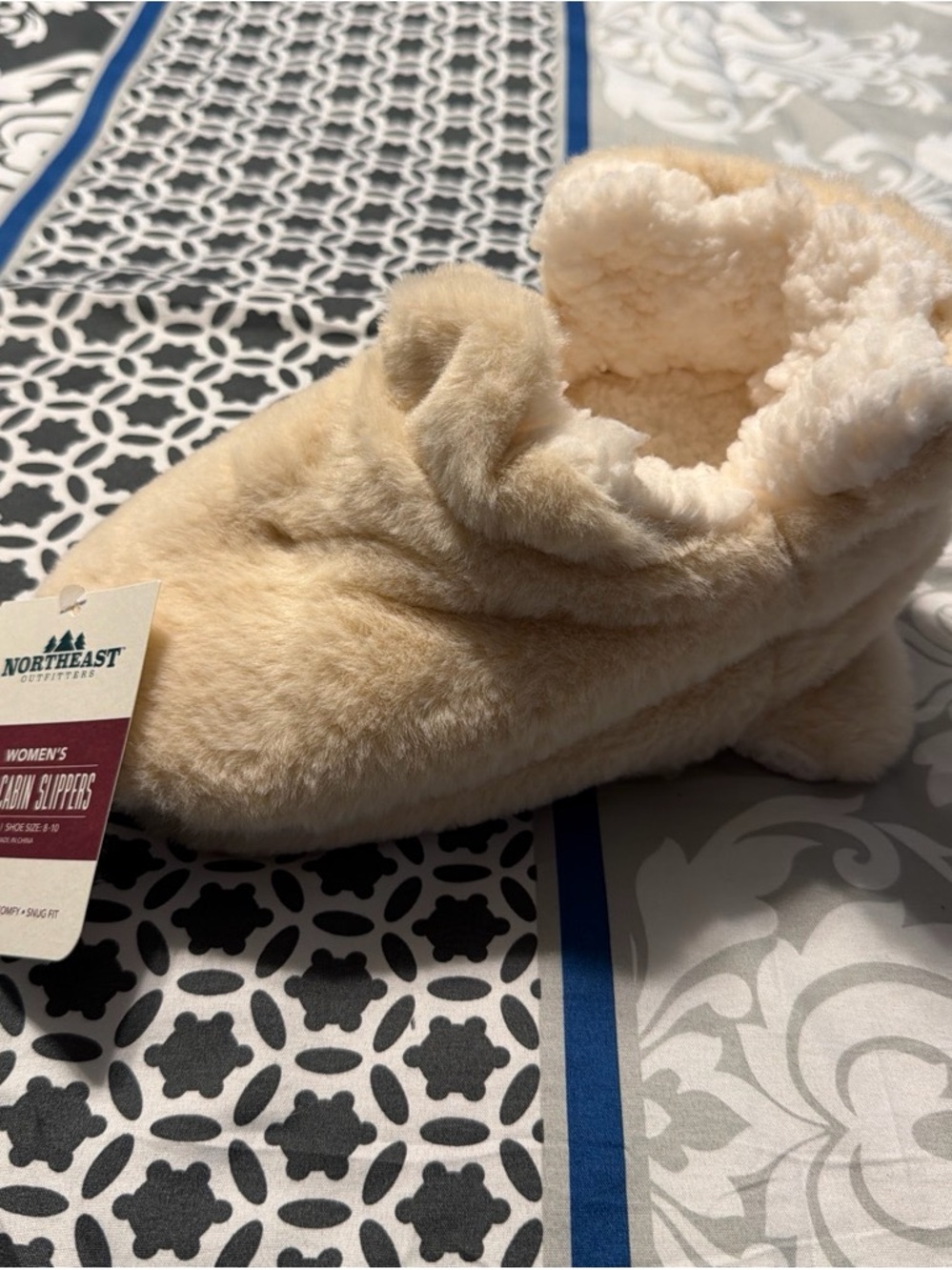 Northeast Outfitters Women's Cream Plush Slip-On Cabin Slippers